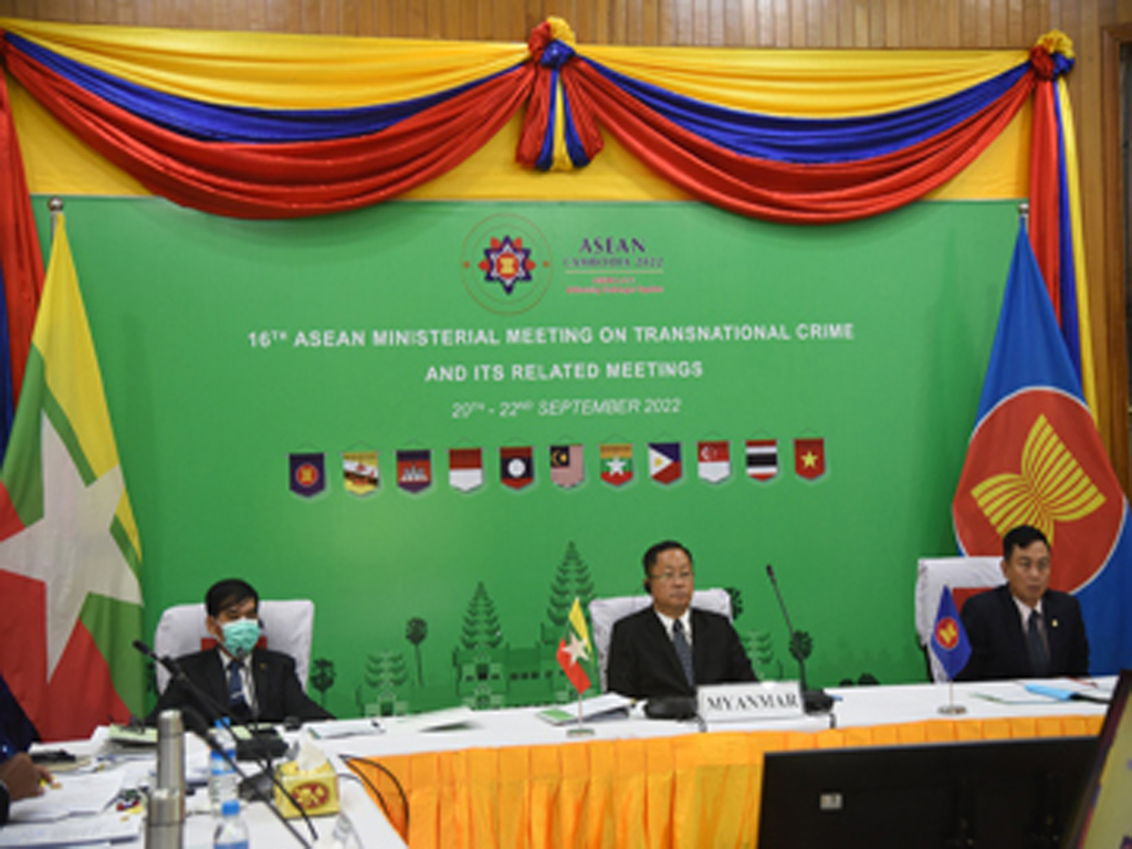 ပြည်ထဲရေးဝန်ကြီးဌာန၊ ဒုတိယဝန်ကြီး ရဲချုပ် ဗိုလ်ချုပ်ဇင်မင်းထက်မှ (၁၆)ကြိမ်မြောက် နိုင်ငံဖြတ်ကျော်မှုခင်းတိုက်ဖျက်ရေးဆိုင်ရာ အာဆီယံဝန်ကြီးအစည်းအဝေးအား  ဗီဒီယိုကွန်ဖရင့် စနစ်ဖြင့် တက်ရောက်မှုမှတ်တမ်းဓာတ်ပုံ။