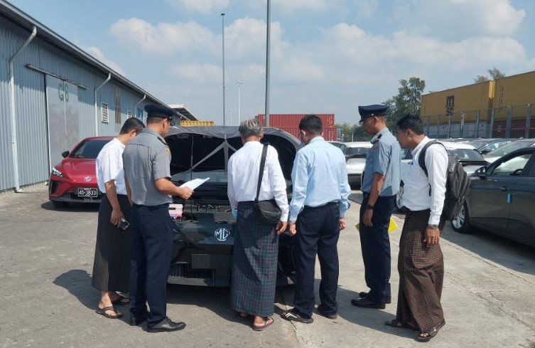 ရွာသာကြီးကုန်းတွင်းဆိပ်ကမ်း (DRY PORT - RG) သို့ တင်သွင်းလာသော လျှပ်စစ်သုံးမော်တော်ယာဉ်များ စစ်ဆေးမှုမှတ်တမ်းဓာတ်ပုံ