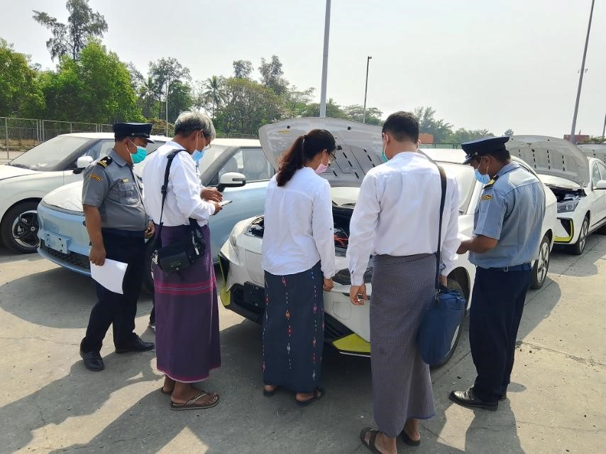 ရွာသာကြီးကုန်းတွင်းဆိပ်ကမ်း (Dryport - KM) သို့ တင်သွင်းလာသော လျှပ်စစ်သုံးမော်တော်ယာဉ်များ စစ်ဆေးမှုမှတ်တမ်းဓာတ်ပုံ