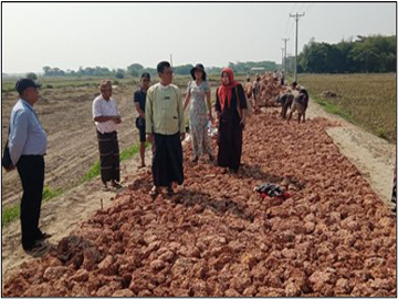 ပဲခူးတိုင်းဒေသကြီး၊ ပဲခူးခရိုင်၊ ကဝမြို့နယ်၊ ဈေးဖလုံကျေးရွာရှိ ကျောက်ချောလမ်းခင်းခြင်းလုပ်ငန်း ဆောင်ရွက်နေမှုအခြေအနေအား ကွင်းဆင်းစစ်ဆေးမှု မှတ်တမ်းဓာတ်ပုံ။