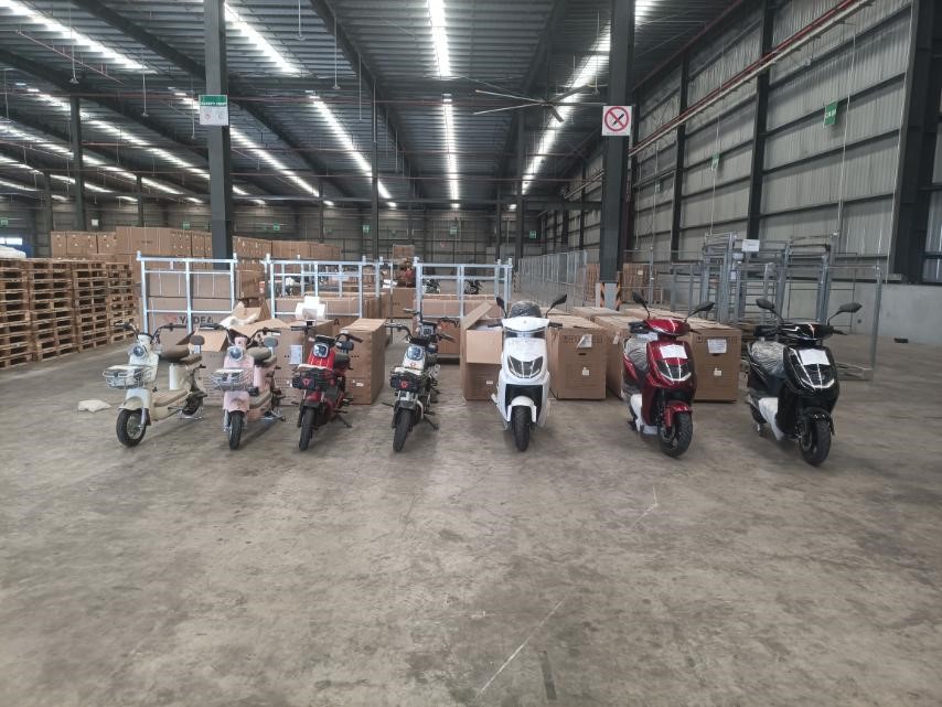ရွာသာကြီးကုန်းတွင်းဆိပ်ကမ်း (DRY PORT - KM) သို့ တင်သွင်းလာသော လျှပ်စစ်သုံးမော်တော်ဆိုင်ကယ်များ မှတ်တမ်းဓာတ်ပုံ