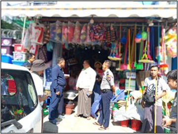 ရန်ကုန်တိုင်းဒေသကြီး၊ သင်္ဃန်းကျွန်းခရိုင်၊ ရန်ကင်းမြို့နယ်စီမံအုပ်ချုပ်ရေးအဖွဲ့ဥက္ကဋ္ဌ ဦးဆောင်၍ အမှတ်(၁၁)ရပ်ကွက်၊ ဘူတာရုံလမ်းနှင့် အမှတ်(၁၂)ရပ်ကွက်၊ ကံဘဲ့ဘူတာရုံလမ်းရှိ ဆောက်လုပ်ရေး လုပ်ငန်းသုံးပစ္စည်းဆိုင်များအား သတ်မှတ်ဈေးနှုန်းအတိုင်း ရောင်းချမှုရှိ/မရှိ ကွင်းဆင်းစစ်ဆေးမှု မှတ်တမ်းဓာတ်ပုံ။