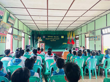 ရှမ်းပြည်နယ်၊ နမ့်စန်ခရိုင်၊ ကွန်ဟိန်းမြို့၊ အမှတ်(၃)ရပ်ကွက်၊ အခြေခံပညာအထက်တန်းကျောင်းခန်းမ၌ နွေရာသီကင်းထောက်လူငယ်သင်တန်းဖွင့်ပွဲအခမ်းအနား ကျင်းပမှု မှတ်တမ်းဓာတ်ပုံ။