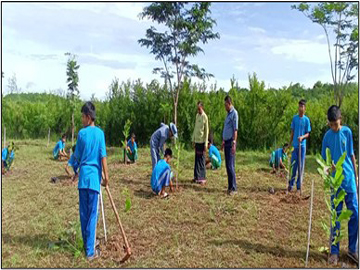 ကရင်ပြည်နယ်၊ ကြာအင်းဆိပ်ကြီးခရိုင်၊ ကြာအင်းဆိပ်ကြီးမြို့နယ်၊ ကြာအင်းရွှေဒိုးကျေးရွာအုပ်စု၊ ဦးချွန်ကုန်းကျေးရွာရှိ တိုင်းရင်းသားလူငယ်များ ဖွံ့ဖြိုးရေးသင်တန်းကျောင်းဝင်းအတွင်း၌ ပထမအကြိမ် မိုးရာသီသစ်ပင်စိုက်ပျိုးပွဲ အခမ်းအနား ကျင်းပမှု မှတ်တမ်းဓာတ်ပုံ။