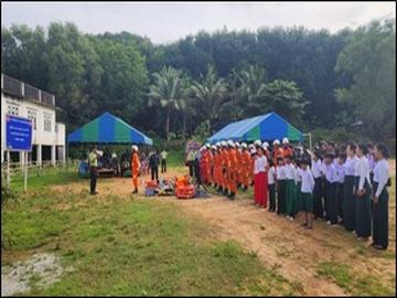 တနင်္သာရီတိုင်းဒေသကြီး၊ ကော့သောင်းခရိုင်၊ ကော့သောင်းမြို့နယ်၊ ပုလုံးတုံတုံးကျေးရွာ၌ သဘာဝဘေး  မုန်တိုင်းအန္တရာယ် တားဆီးကာကွယ်ရေးနှင့် ကူညီကယ်ဆယ်မှုလုပ်ငန်းများ ဇာတ်တိုက်  လေ့ကျင့်နေမှု အခြေအနေများအား ကြည့်ရှုစစ်ဆေးမှု မှတ်တမ်းဓာတ်ပုံ။
