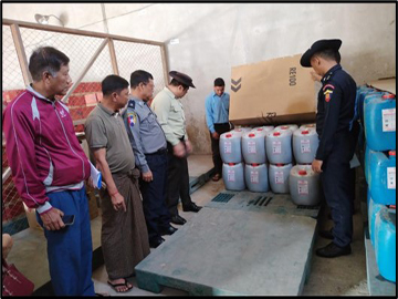 မန္တလေးတိုင်းဒေသကြီး၊ မဟာအောင်မြေခရိုင်၊ ပြည်ကြီးတံခွန်မြို့နယ်၊ စလုံးရပ်ကွက်ရှိ “TOYO” ဘက်ထရီနှင့် ကွန်ပေါင်းအက်စစ်လုပ်ငန်းရှိ ထိန်းချုပ်ဓာတုပစ္စည်းများ သိုလှောင်မှု အခြေအနေများအား ကွင်းဆင်းစစ်ဆေးမှု မှတ်တမ်းဓာတ်ပုံ။