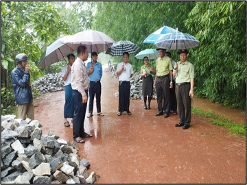 မွန်ပြည်နယ်၊ ကျိုက်ထိုခရိုင်၊ ကျိုက်ထိုမြို့နယ်အတွင်း ၂၀၂၅-၂၀၂၆ ဘဏ္ဍာရေးနှစ်အတွင်း ပြည်ထောင်စုရန်ပုံငွေဖြင့်ဆောင်ရွက်သော ကျေးရွာလမ်းကတ္တရာခင်းခြင်းလုပ်ငန်း  ဆောင်ရွက်နေမှု အခြေအနေများအား ကြည့်ရှုစစ်ဆေးမှု မှတ်တမ်းဓာတ်ပုံ။