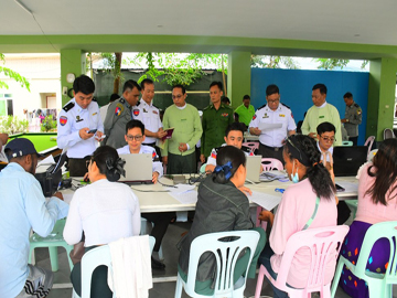 အွန်လိုင်းလိမ်လည်မှု (Telecom Fraud) နှင့် ဒုစရိုက်မှုလုပ်ငန်းများတွင် ဆက်စပ်ပါဝင်ခဲ့ကြသည့် အင်ဒိုနီးရှားနိုင်ငံသား ၂၆ ဦးအား သက်ဆိုင်ရာနိုင်ငံများသို့ လွှဲပြောင်းပေးအပ်ခဲ့ပြီး ပြည်ပနိုင်ငံသား ၁၆၈ ဦးအား ထပ်မံစစ်ဆေး ဖော်ထုတ်ထိန်းသိမ်းမှု မှတ်တမ်းဓာတ်ပုံ။