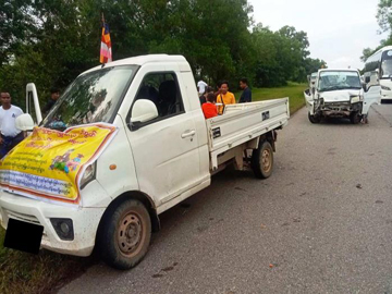 ရန်ကုန်တိုင်းဒေသကြီး၊ လှည်းကူးမြို့နယ်၊ ရန်ကုန်-မန္တလေးအမြန်လမ်းမကြီး၌ ယာဉ်တိုက်မှုဖြစ်ပွားခဲ့သည့် မော်တော်ယာဉ်၏ မှတ်တမ်းဓာတ်ပုံ။