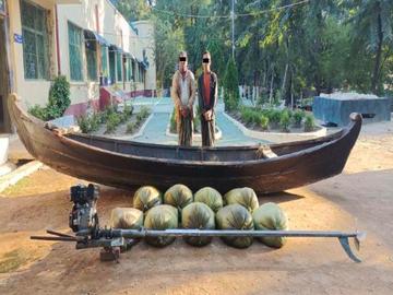 မကွေးတိုင်းဒေသကြီး၊ မင်းဘူးမြို့နယ်၌ ရေနံစိမ်းများ ခိုးယူသယ်ဆောင်သူ အမျိုးသား  နှစ်ဦးအား ဖမ်းဆီးအရေးယူမှု မှတ်တမ်းဓာတ်ပုံ။