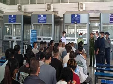 အွန်လိုင်းလိမ်လည်မှု (Telecom Fraud) နှင့် ဒုစရိုက်မှုလုပ်ငန်းများတွင် ဆက်စပ်ပါဝင်ခဲ့ကြသည့်   ပြည်ပနိုင်ငံသား ၄၇၇ ဦးအား မြန်မာ-ထိုင်း အမှတ်(၂)ချစ်ကြည်ရေးတံတားမှတစ်ဆင့်  သက်ဆိုင်ရာနိုင်ငံများသို့ ထပ်မံလွှဲပြောင်းပေးအပ်မှု မှတ်တမ်းဓာတ်ပုံ။