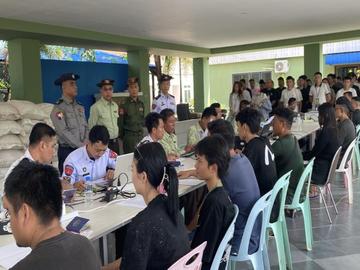 အွန်လိုင်းလိမ်လည်မှု (Telecom Fraud) လုပ်ငန်းများအား ဆက်လက်စစ်ဆေးဆောင်ရွက်လျက်ရှိပြီး ပြည်ပနိုင်ငံသား ၁၅၅ ဦးအား ထပ်မံဖော်ထုတ်ထိန်းသိမ်းနိုင်ခဲ့ကာ ပြည်နှင်နိုင်ရေး စစ်ဆေးနိုင်ခဲ့မှု မှတ်တမ်းဓာတ်ပုံ။