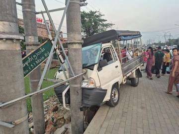 ရန်ကုန်တိုင်းဒေသကြီး၊ လှိုင်သာယာ(အရှေ့ပိုင်း)မြို့နယ်၌ ယာဉ်တိုက်မှု ဖြစ်ပွားခဲ့သည့် မော်တော်ယာဉ်၏ မှတ်တမ်းဓာတ်ပုံ။