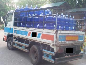 ရန်ကုန်တိုင်းဒေသကြီး၊ သန်လျင်မြို့နယ်၌ အရှိန်မထိန်းနိုင်ဘဲ လမ်းလျှောက်နေသူ  နှစ်ဦးအား ဝင်ရောက်တိုက်မိခဲ့သည့် မော်တော်ယာဉ်၏ မှတ်တမ်းဓာတ်ပုံ။