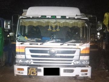 ရန်ကုန်တိုင်းဒေသကြီး၊ ဒဂုံမြို့သစ်(ဆိပ်ကမ်း)မြို့နယ်၌ အရှိန်မထိန်းနိုင်ဘဲ လမ်းဖြတ်ကူးသူအား ဝင်ရောက်တိုက်မိခဲ့သည့် မော်တော်ယာဉ်၏ မှတ်တမ်းဓာတ်ပုံ။